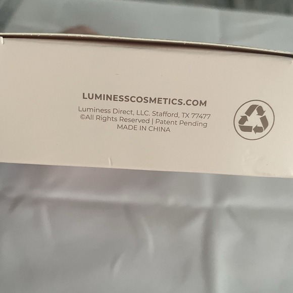 LUMINESS Silk Airbrush Spray Foundation Starter Kit With Brush Light Medium - Picture 5 of 6